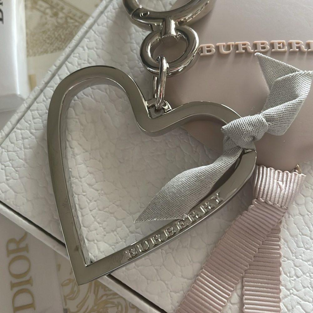 💛 Burberry Heart Bag Charm & Mirror Set – Silver OR Gold 💛 - Picture 5 of 6